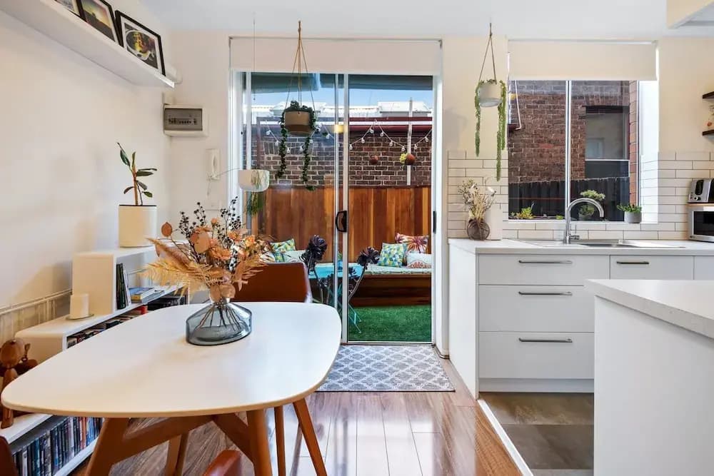 Snug St Kilda Apartment With Private Courtyard - photo 11