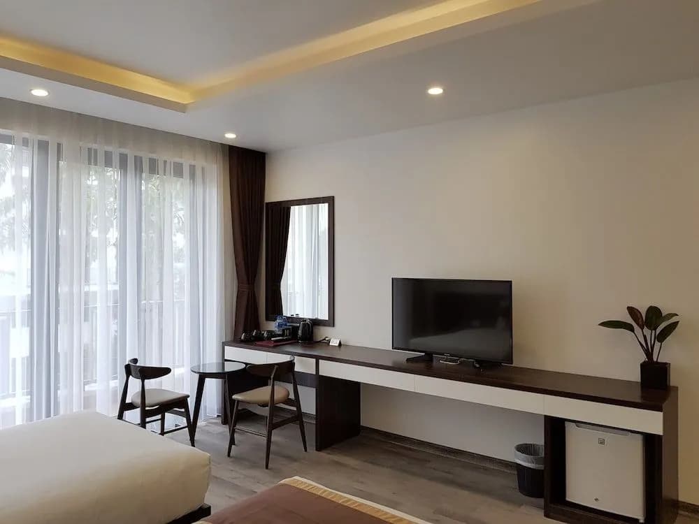 Helenhalong Hotel - photo 4