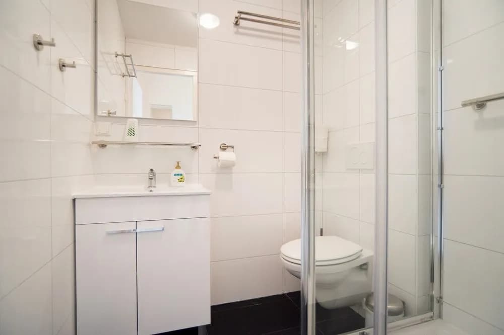 Midtown Hotel Triple Room - photo 9