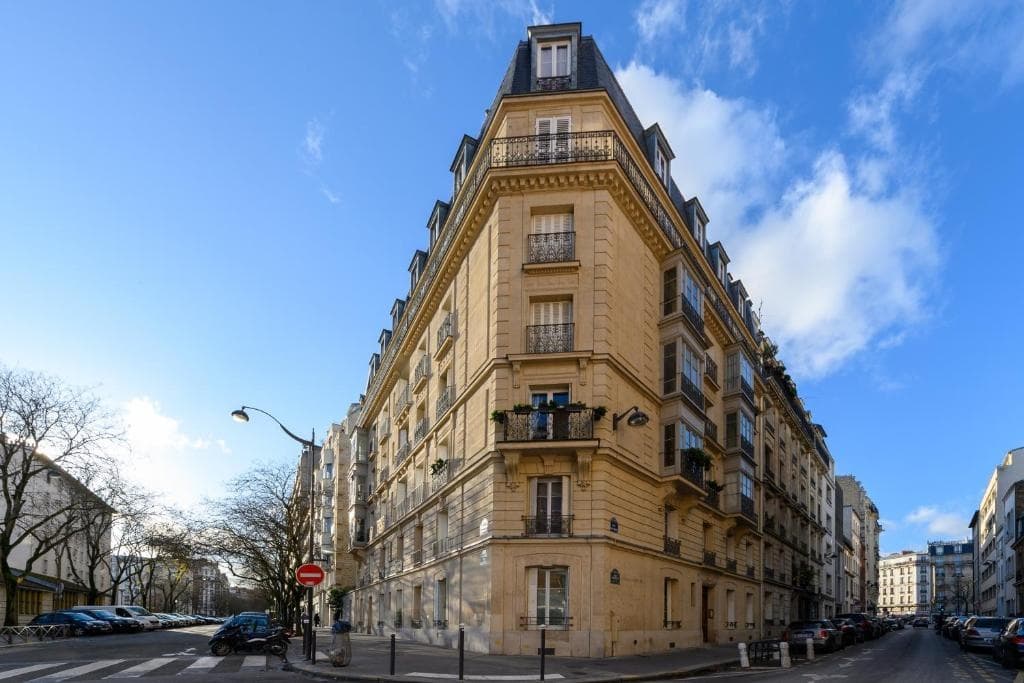 Daumier - New 2 Bdrs Flat near la Seine - photo 1