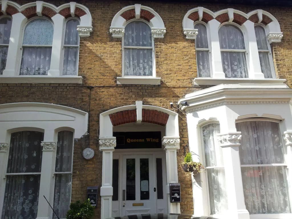 Queens Drive Hotel - photo 1