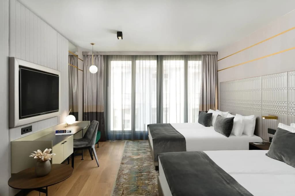 Emerald Downtown Suites - photo 4