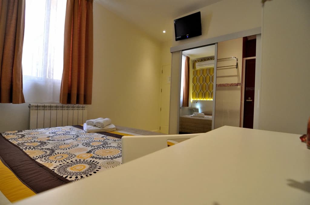 Hostal Far Home Plaza Mayor - photo 5