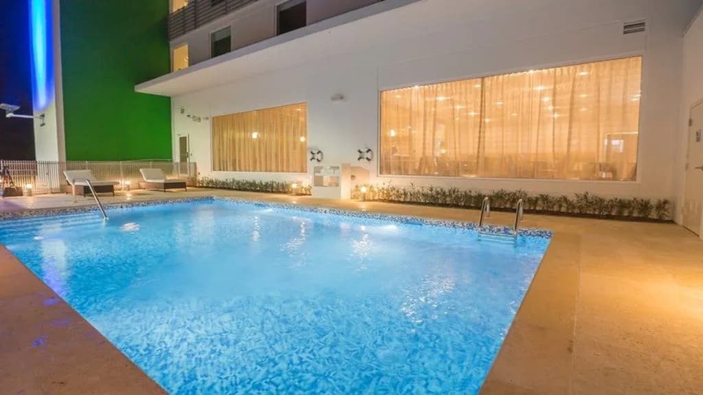 Holiday Inn Express & Suites Miami Airport East by IHG - photo 17