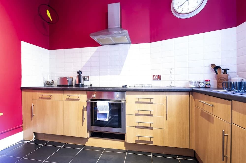 JOIVY Great Location! - Charming Apt by Edinburgh Castle - photo 13