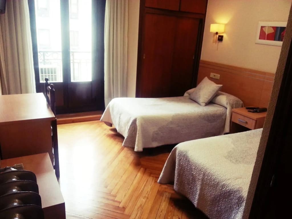 Hostal Avenida - photo 2