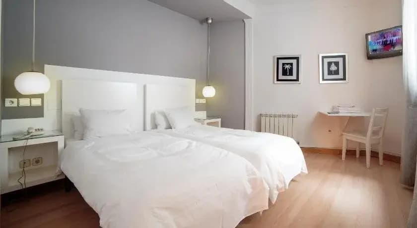 Hostal Adriano - photo 2
