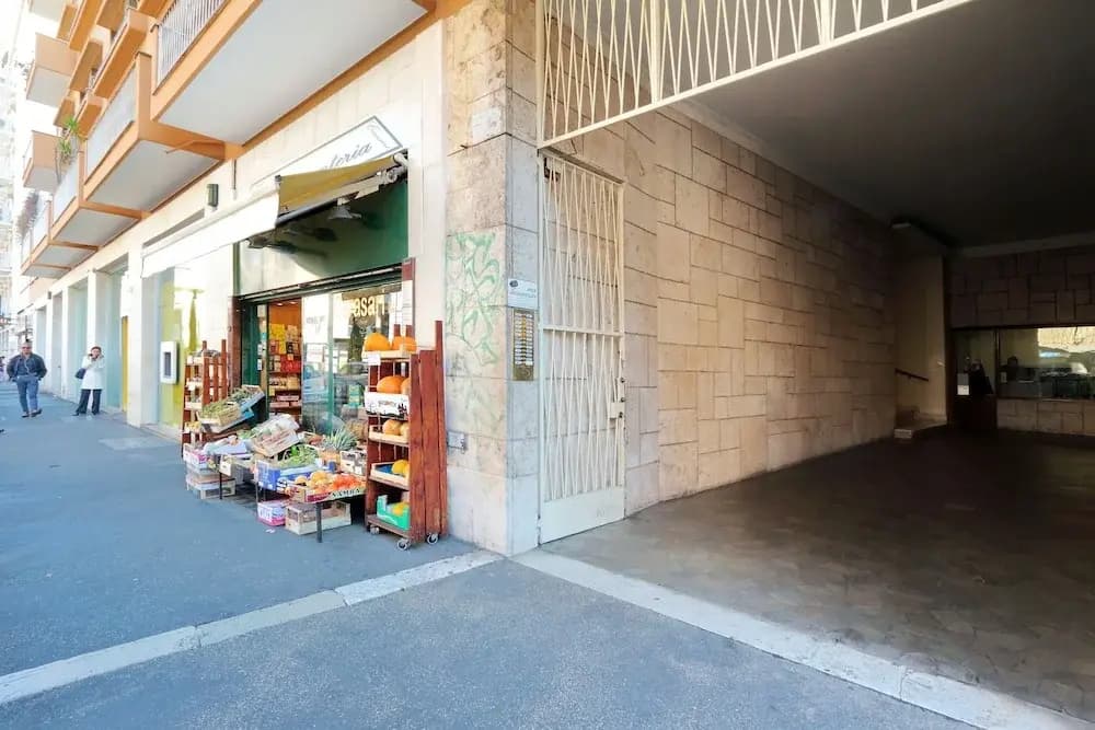 Salaria Apartment - photo 8