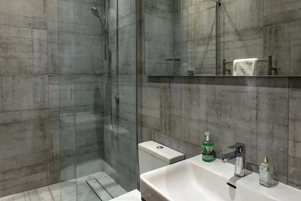 Stunning 4 Bedroom Central Edinburgh - photo 8