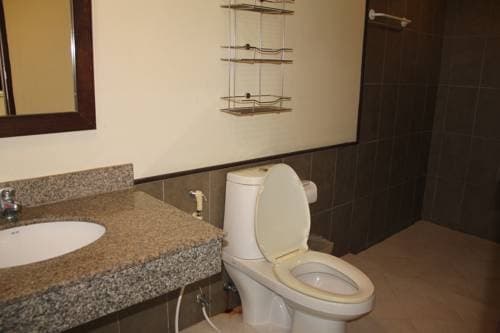 Chanisara Guesthouse - photo 8
