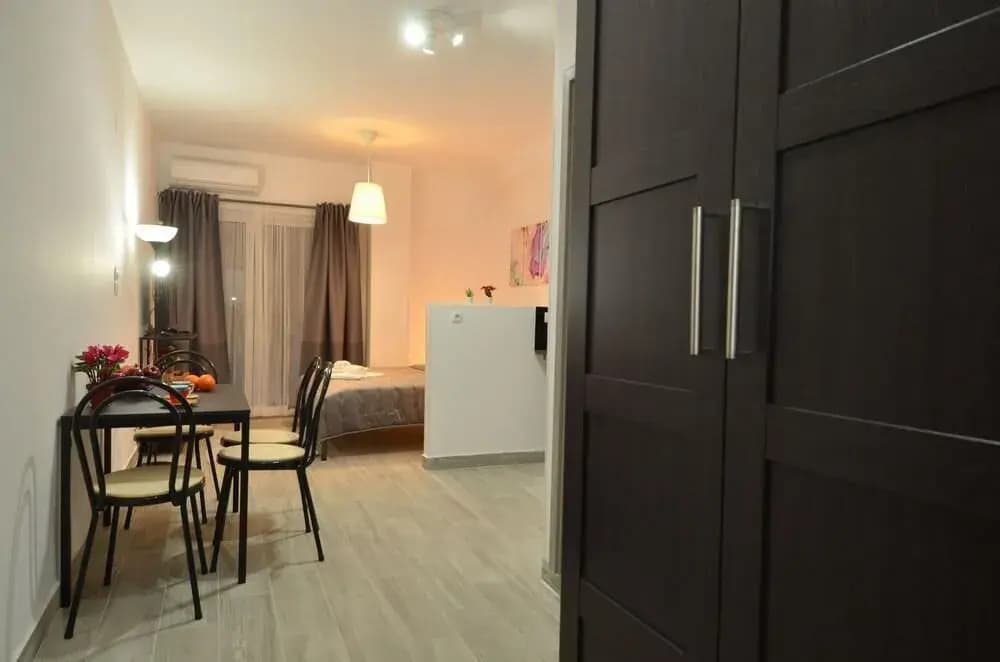 Metaxourgeio B A Minimal Apartment - photo 1