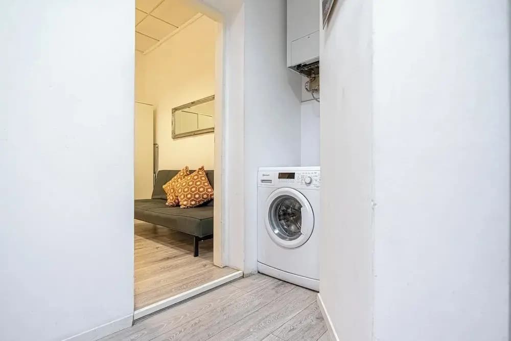 Spacious 1BR Apartment Long Stay - photo 1