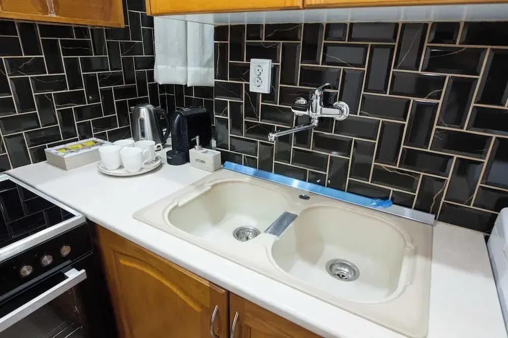 Stylish Renovated 2 Bd Apt in Exarcheia - photo 20