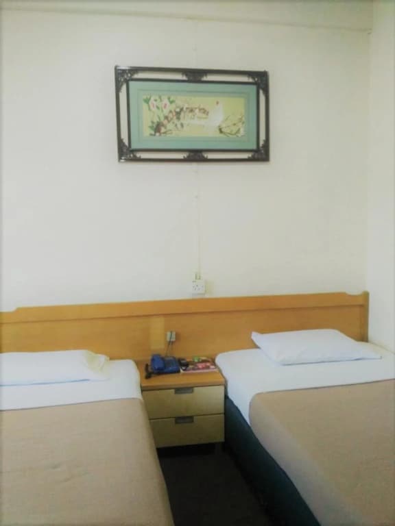 Ang's Hotel - photo 5