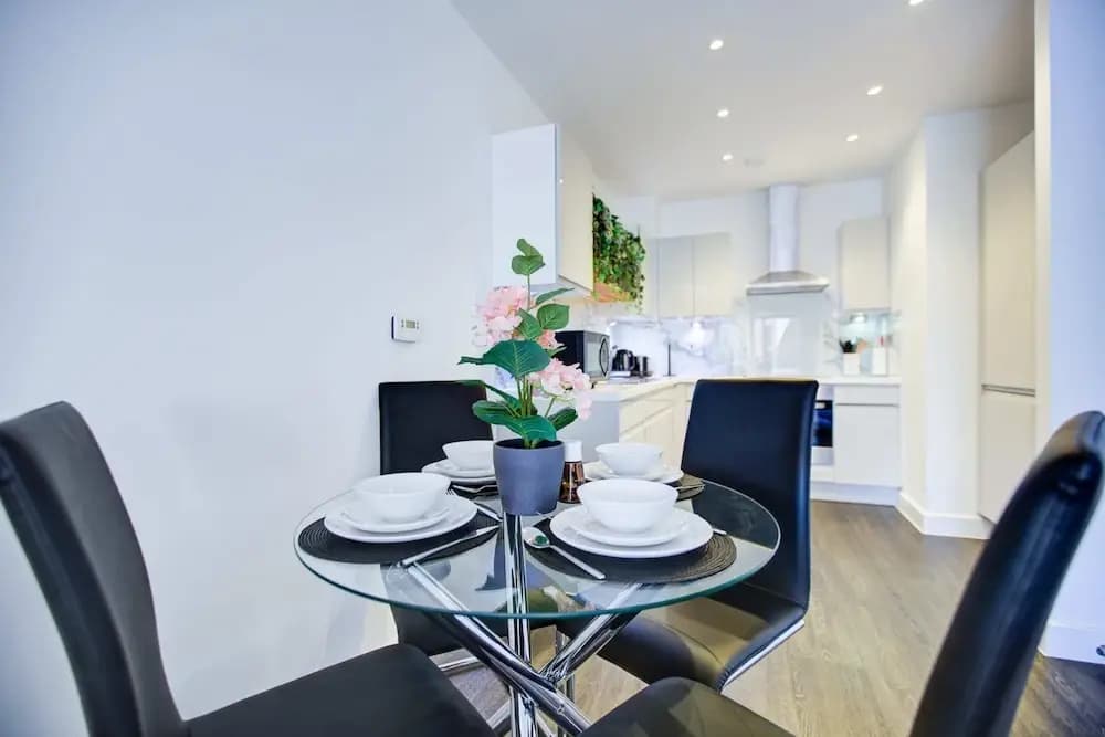 Modern Greenwich Flat With Parking - photo 21