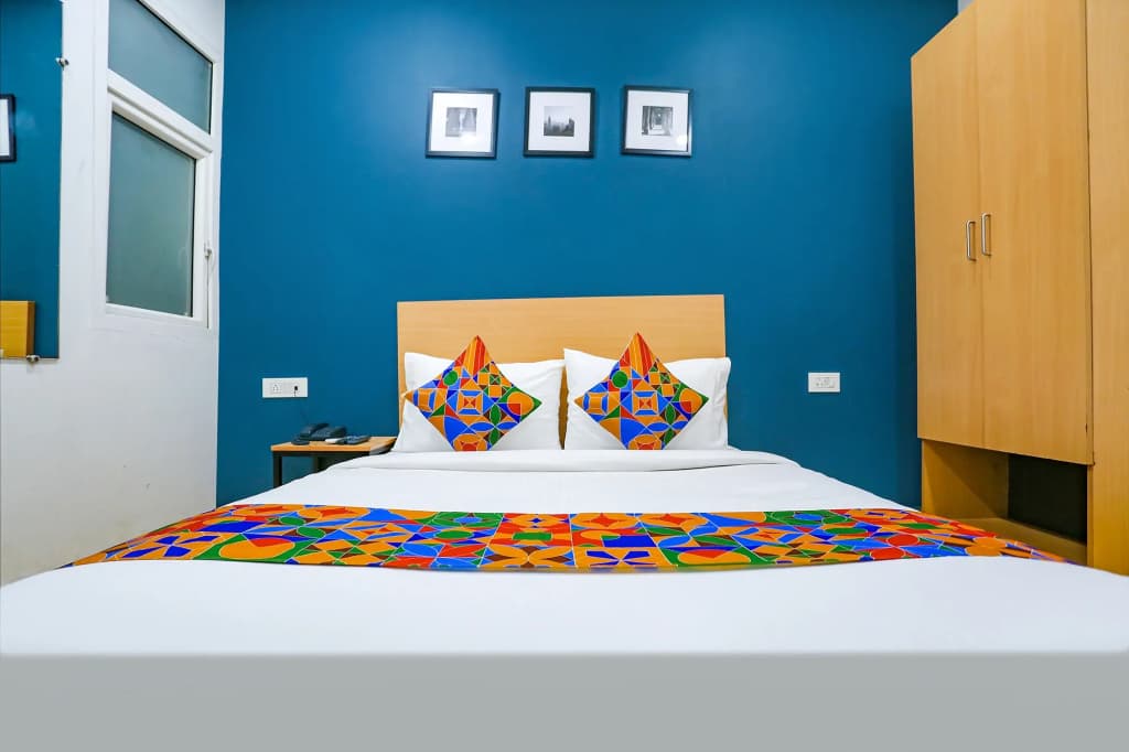 Hotel Silver Saffron Peeragarhi - photo 2