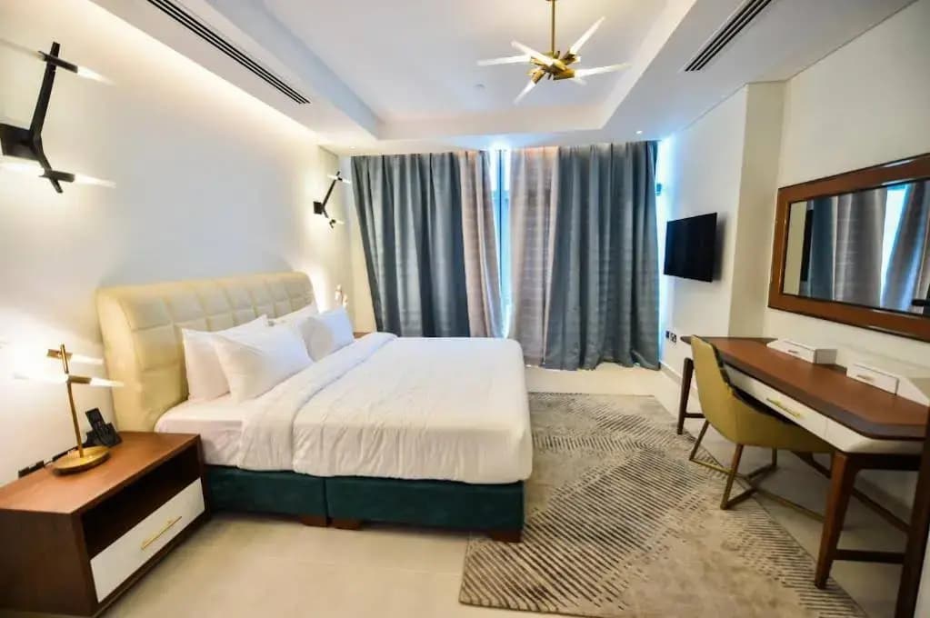 Waterfront Hotel and Apartment - photo 4