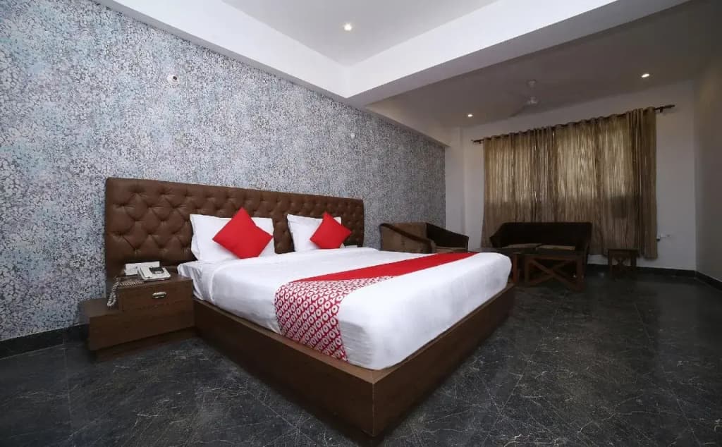 Hotel Pine By OYO Rooms - photo 4
