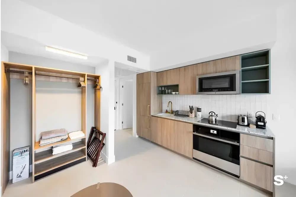 Skyline Chic Downtown Studio Getaway - photo 7