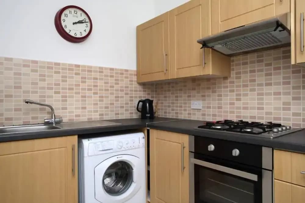 2 Bedroom Bruntsfield Apartment - photo 6