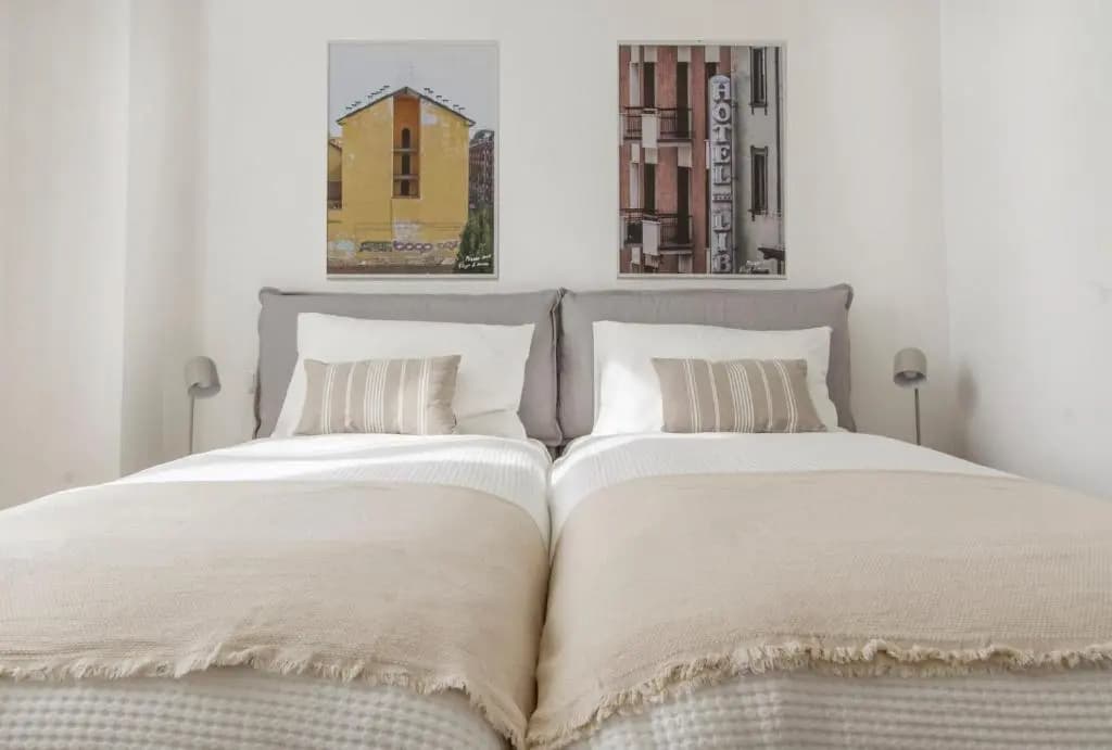 Luxury And Spacious Apartment (Bocconi) - photo 4