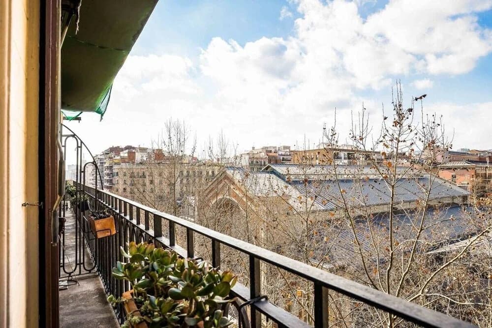 Stunning 2 Bedroom amd Bath Apartment in Eixample - photo 14