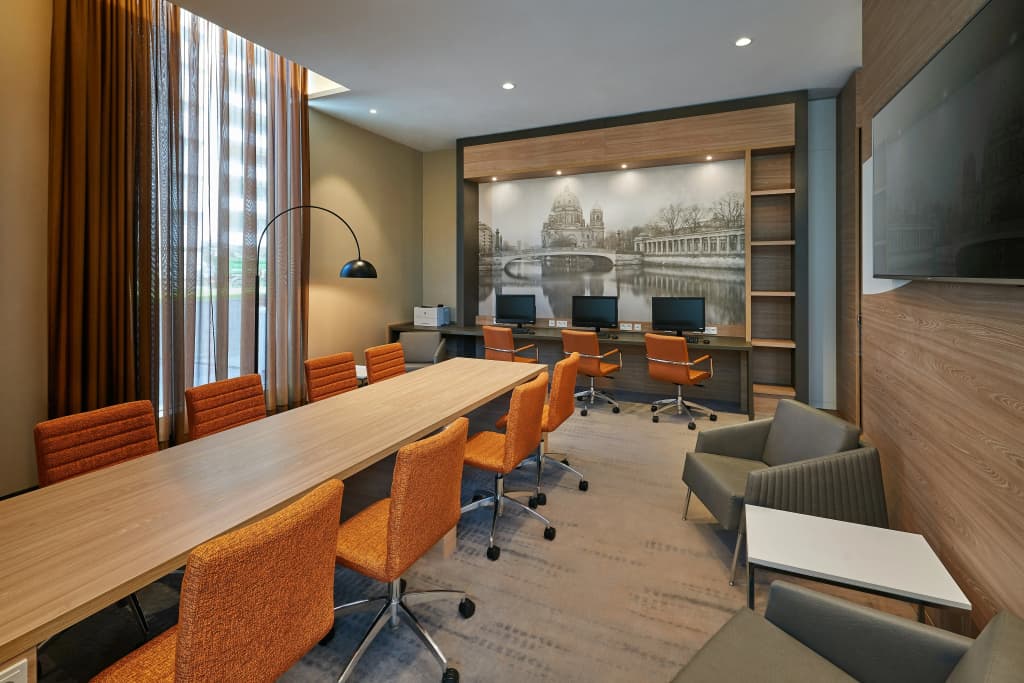 Hampton By Hilton Berlin City Centre Alexanderplatz - photo 17