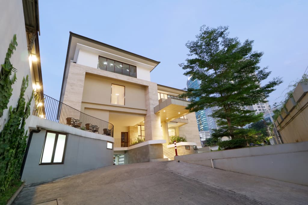Plaza 54 Residence (Vaccinated Staff) - photo 15