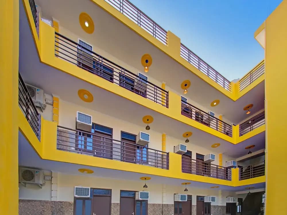 Delightful Studio Chhatarpur by OYO Rooms - photo 1