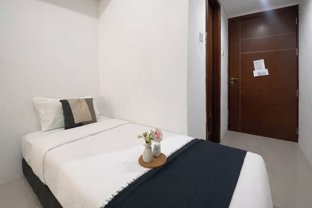 Basic Look Studio Apartment At Vittoria Residence - photo 5