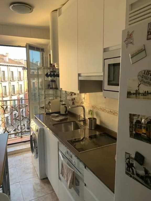 Chic & Sunny Apt. Historic District - Sol - photo 11
