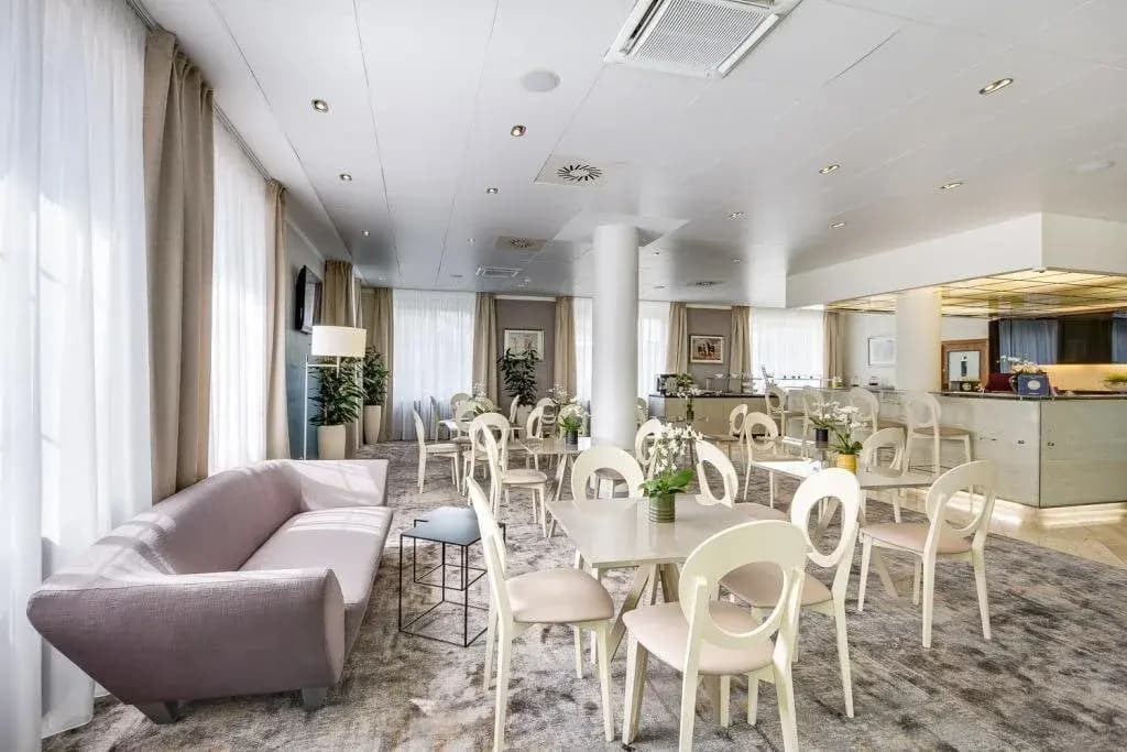 Hotel Silenzio - photo 42