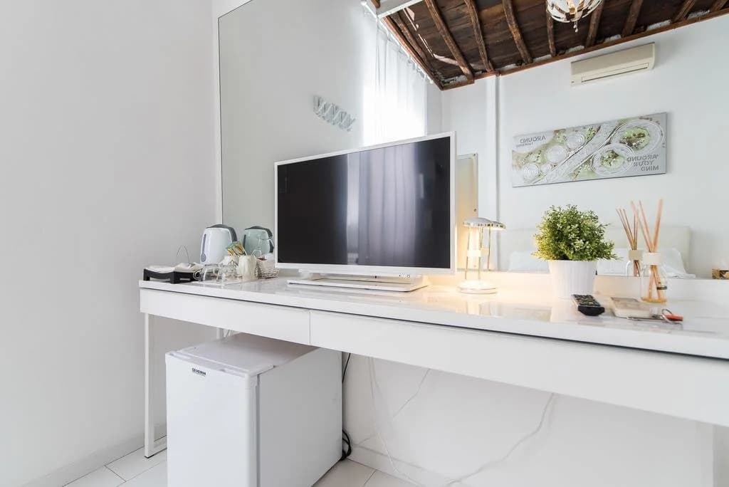 White Ostilia Apartments - photo 12