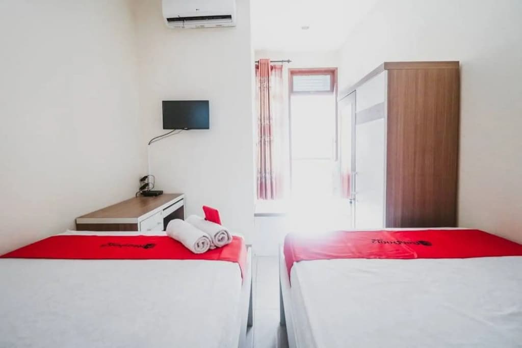 RedDoorz Plus near Semanggi - photo 6