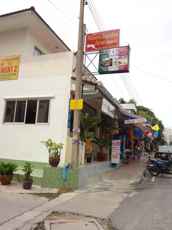 Beach House Pattaya - main photo