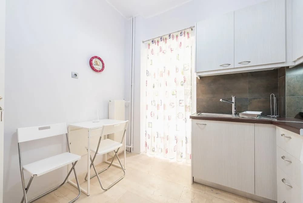 Central & Cozy Apartment With Balcony - photo 15