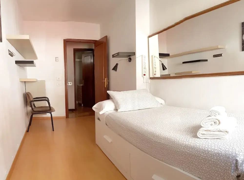 Modern and Comfortable Madrid Flat - photo 1