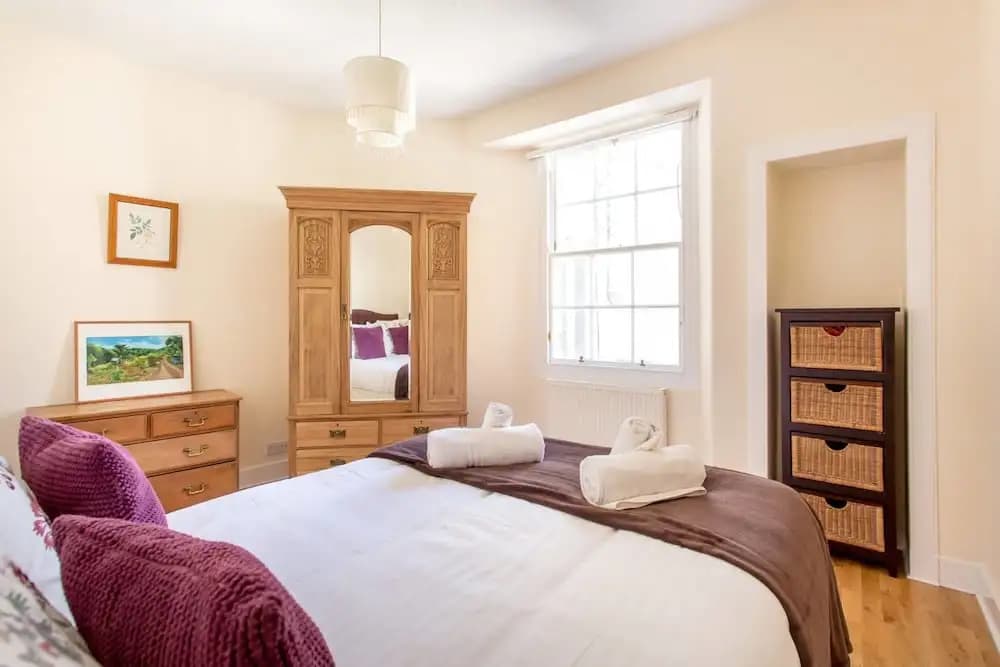 Retro Castle Retreat 2Bed (sleep 6) - photo 6
