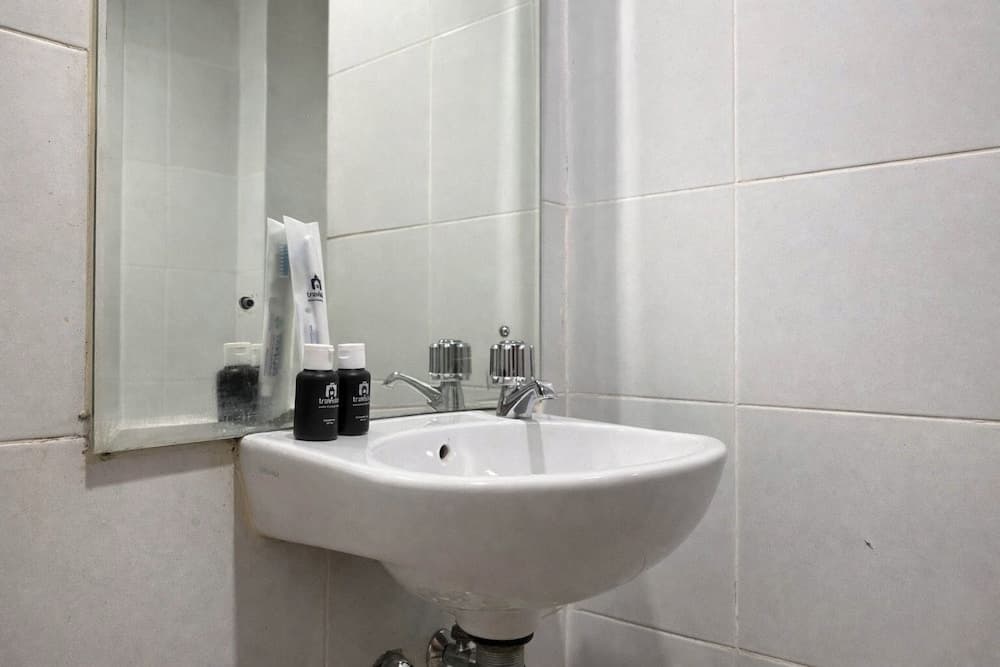 Basic Look Studio Apartment At Vittoria Residence - photo 6