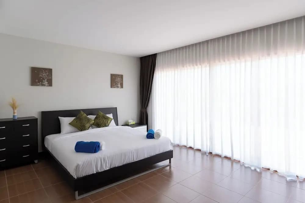 East Villa 4 - photo 2