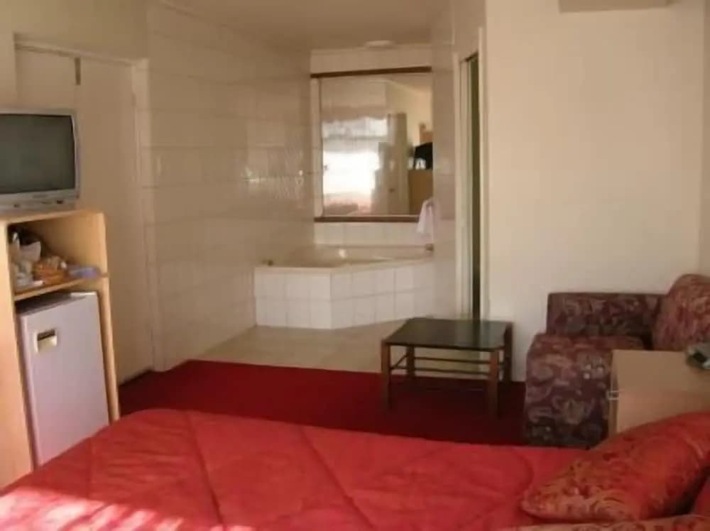 The Peninsula Motor Inn - photo 4