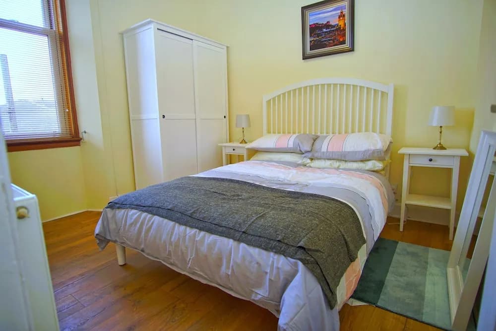Bright & Spacious Flat 4 in Newhaven - photo 4