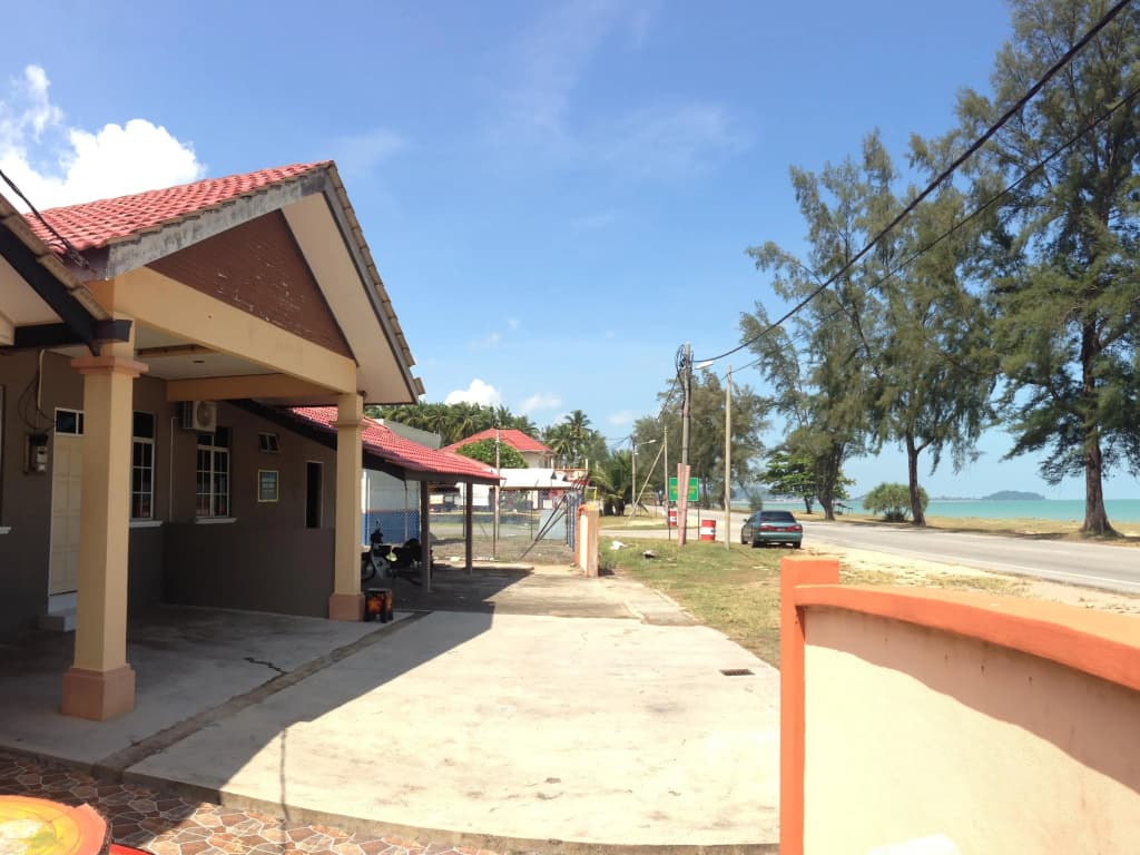 Anggun Beach Guest House Dungun - photo 9