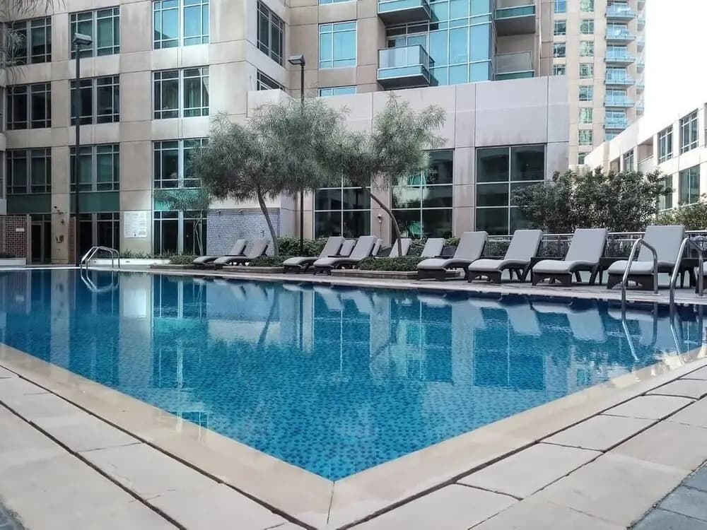 Luton Vacation Home Burj Views - photo 11