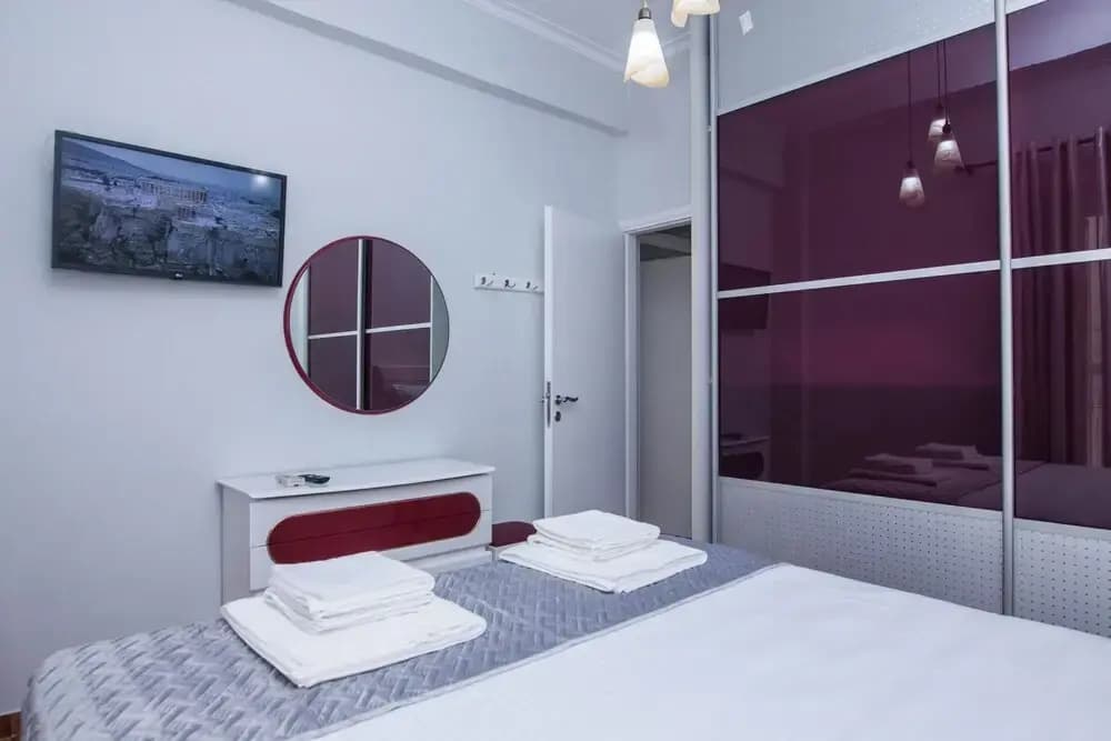 Central 2Bd Apt w Balcony by Monastiraki - photo 4
