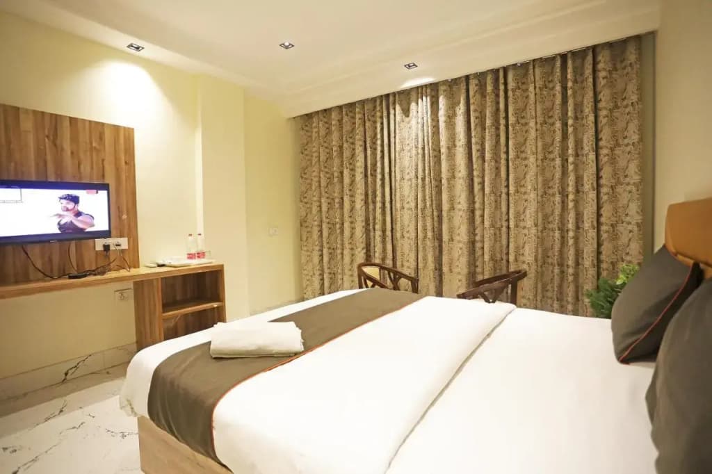 Hotel Goodluck - photo 2