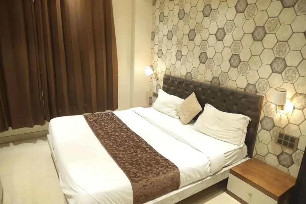 Leeway Hotel - photo 12