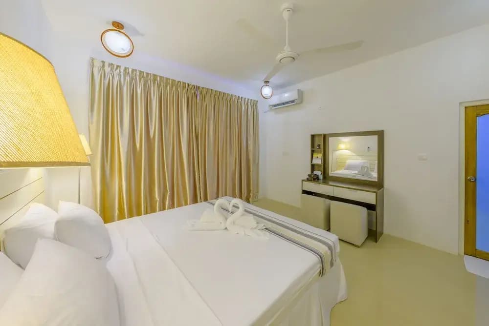Dhigurah Retreat Beach - photo 12