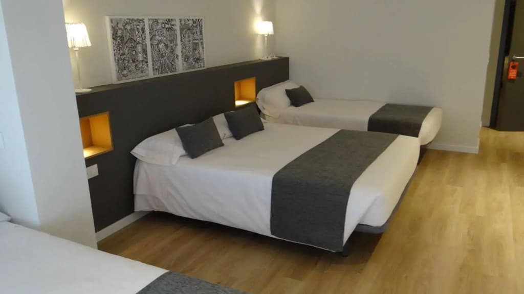 Hostal El Ninot - photo 42