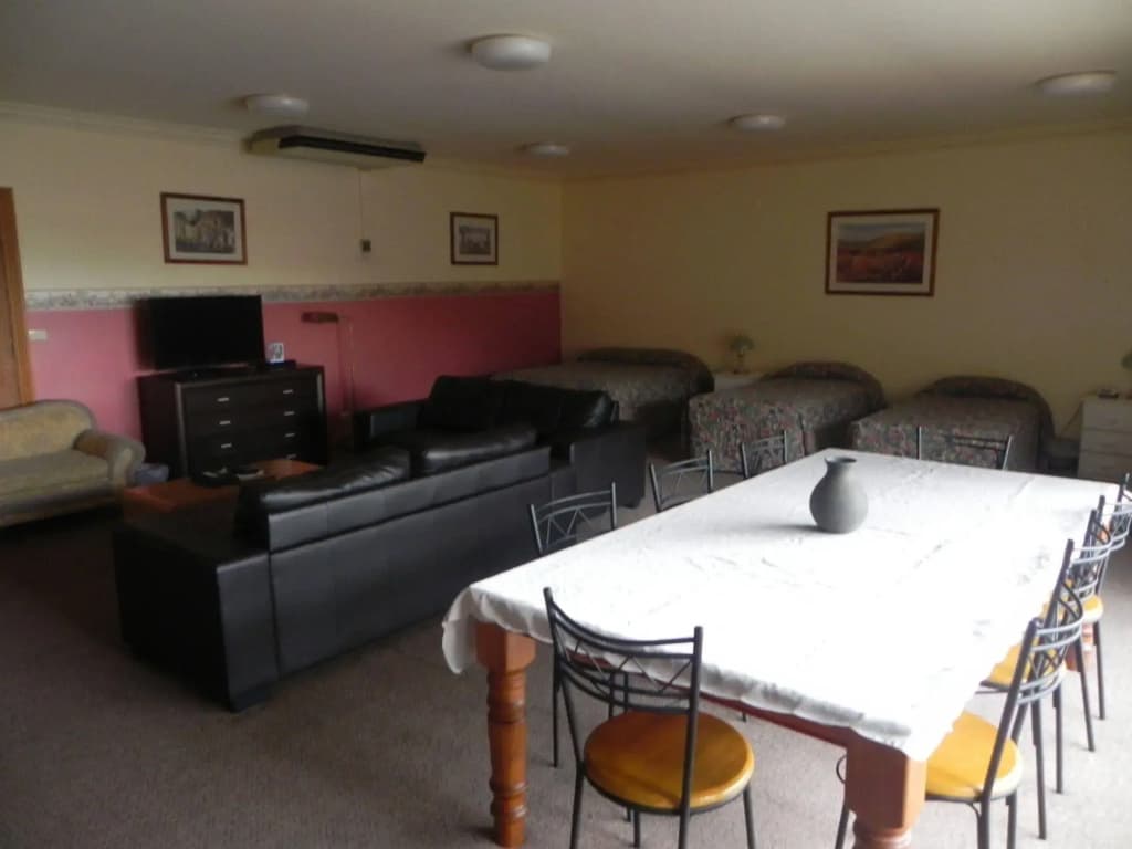 St Georges Motor Inn - photo 13